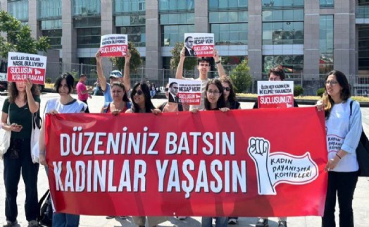 Dava öncesi 'Suçlusun İçişleri Bakanı' pankartı açanlara gözaltı!