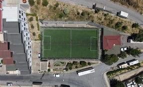 Balçova'nın futbol ve basketbol sahaları yenilendi