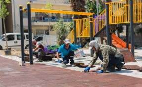 Balçova’da park yenileme ve çevre düzenleme mesaisi
