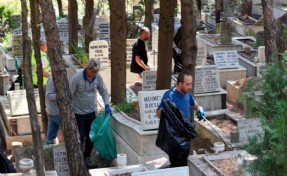 Balçova’nın mezarlıkları kabir ziyaretlerine hazır
