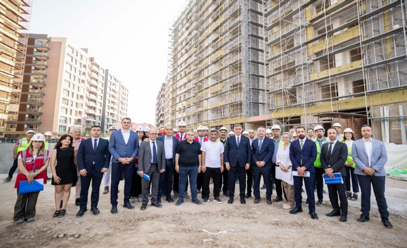 Başkan Tugay Örnekköy’deki kentsel dönüşüm projesi için sahada