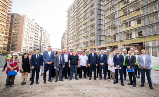 Başkan Tugay Örnekköy’deki kentsel dönüşüm projesi için sahada