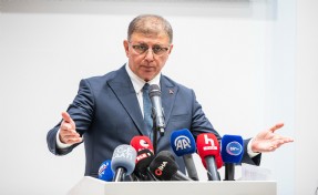 Başkan Tugay'dan sendikaya 'adil olma' çağrısı: 'Asgari ücret' için de sokağa dökülün'