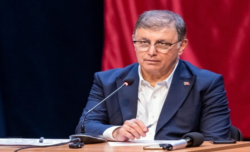 Başkan Tugay’dan Ergün Atalay’a bordrolu yanıt: 'Çözümden uzak durarak siyaset yapıyorlar'
