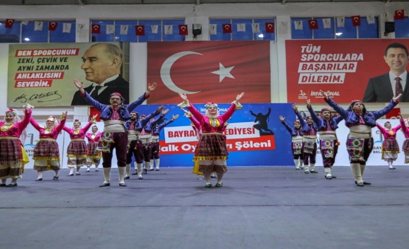 Bayraklı'da halk oyunları gösterisi büyüledi; Önal: 'Etkinliklerimizi devam ettireceğiz'