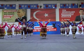 Bayraklı'da halk oyunları gösterisi büyüledi; Önal: 'Etkinliklerimizi devam ettireceğiz'