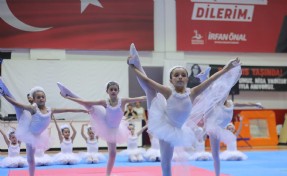 Bayraklılı kursiyerlerden yıl sonu gösterisi