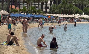 Bodrum'da plajlarda 'bayram' yoğunluğu