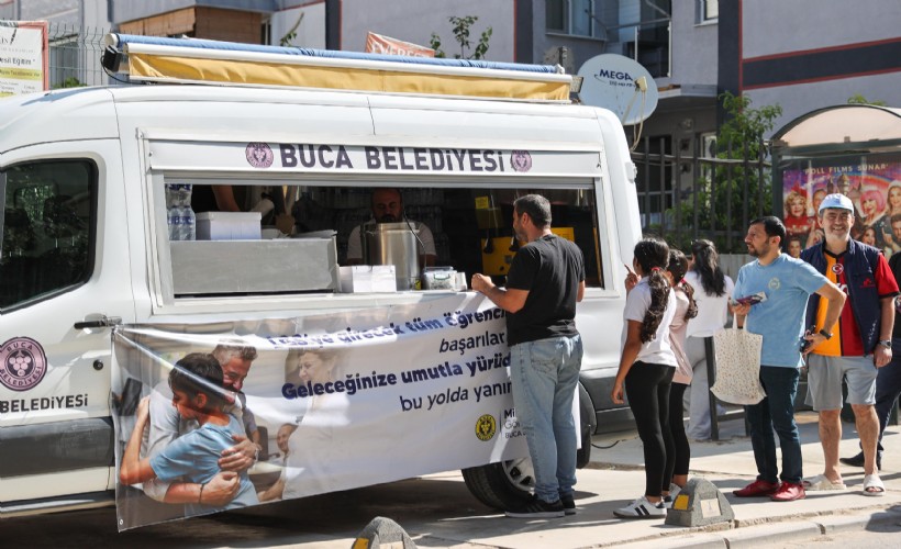 Buca Belediyesi LGS heyecanına ortak oldu: Ailelere ve öğrencilere ikram