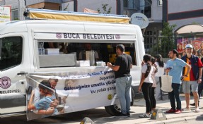 Buca Belediyesi LGS heyecanına ortak oldu: Ailelere ve öğrencilere ikram