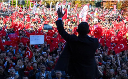 CHP lideri Özel, kurmaylarıyla görüştü: ‘Sahadan çekilmeyeceğiz’