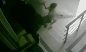 Cani baba çocuğunu merdivenlerden itmişti... Babaanne de gözaltına alındı!
