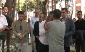 Şehit babasından cenazedeki provokasyona anlamlı yanıt: Özel'i alnından öptü