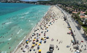 Çeşme plajlarına tatilci akını
