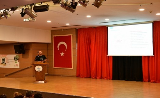 Çiğli Belediyesi’nden 'Bağımlılıkla mücadele semineri'