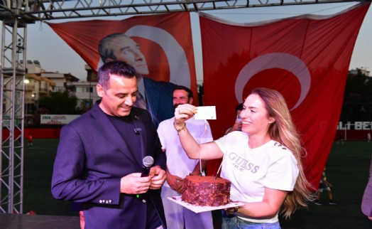 Çiğli, müziğe ve dansa doydu