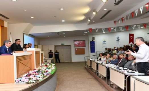 Çiğli’de AK Parti’den faaliyet raporu eleştirisi: Arsa sayısı düştü!