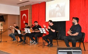 Çiğli’de Ahmed Arif’e vefa: Şiirlerle, türkülerle anıldı