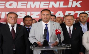 Dayanışma toplantısının sonuç bildirgesini Başkan Ömer Eşki okudu: ‘Cezalandırılan Ekrem Başkan değil halk!’