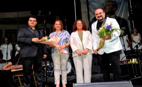 Dünya Müzik Günü'nde, usta ve çırak tenorlar Çeşme’de büyüledi