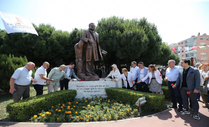 Dünya şairi Nazım Hikmet, Karşıyaka’da şiirleriyle anıldı