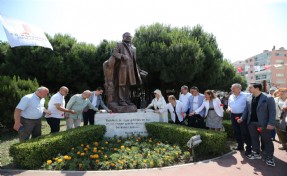 Dünya şairi Nazım Hikmet, Karşıyaka’da şiirleriyle anıldı