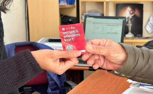 Efes Selçuk'tan sosyal belediyecilik örneği: Emeklilere kartlı destek