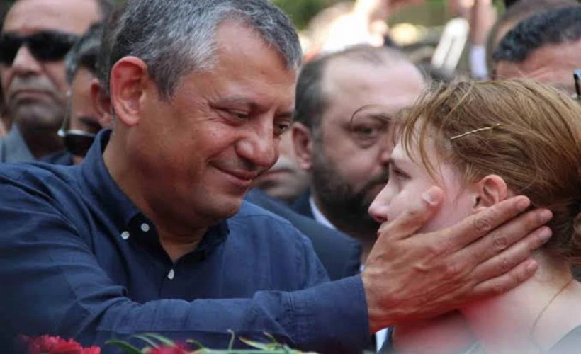 Ferdi Zeyrek için lokma dağıtan Özel, Nehir Zeyrek'i sınava götürecek