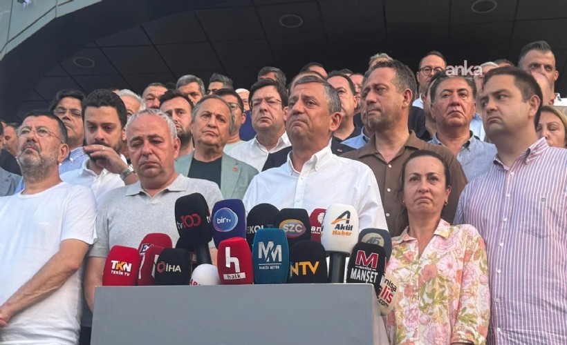 Özgür Özel gözyaşlarına hakim olamadı