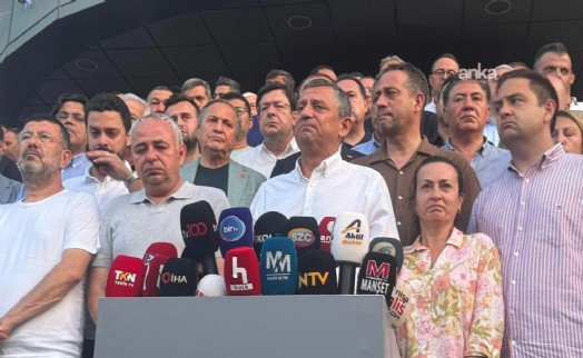 Özgür Özel gözyaşlarına hakim olamadı