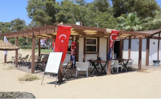 Festival Büfe Pamucak Sahili'nde tatilcilere kapılarını açtı