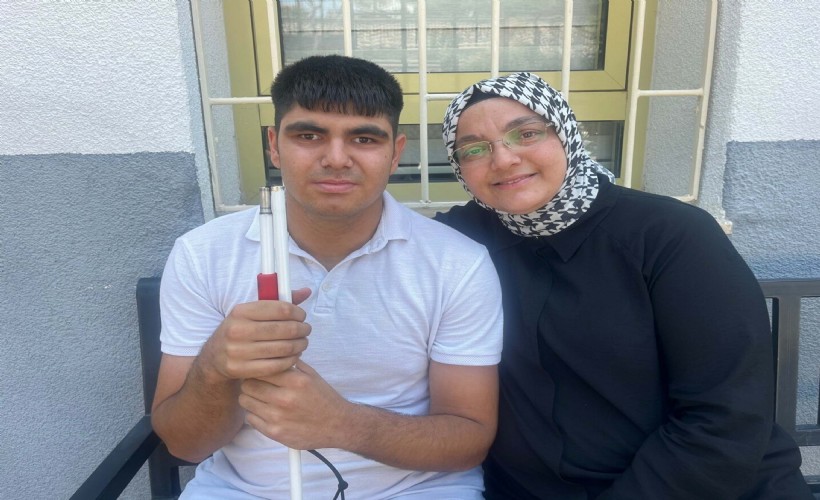 Görme engelli Enes, mezun olduğu okulda öğretmen olmak istiyor