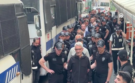 Gözaltındaki CHP'lilerin bu görüntüsüne AK Partili isim de isyan ettirdi