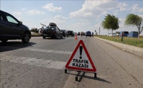 Hakkari'de midibüs devrildi, 12 asker yaralandı