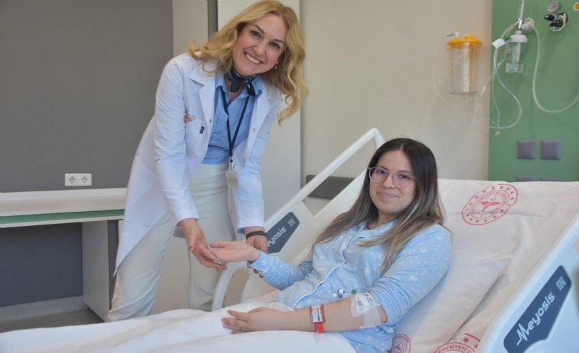 Hiperhidroz hastası üniversiteli Fatma Rabia, sağlığına kavuştu