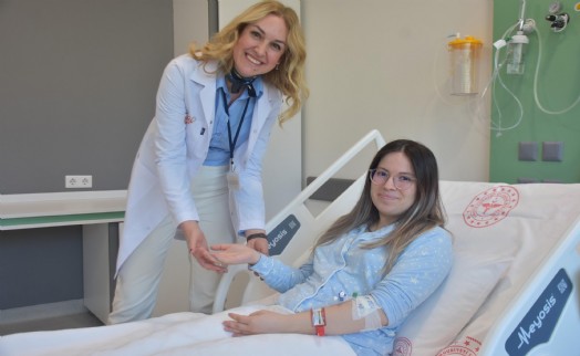 Hiperhidroz hastası üniversiteli Fatma Rabia, sağlığına kavuştu