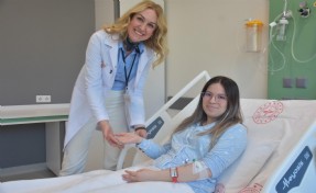 Hiperhidroz hastası üniversiteli Fatma Rabia, sağlığına kavuştu