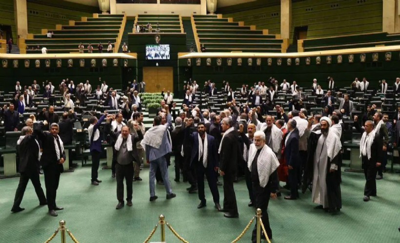 İran Meclisi'nde Amerika’ya ölüm, İsrail’e ölüm sloganları