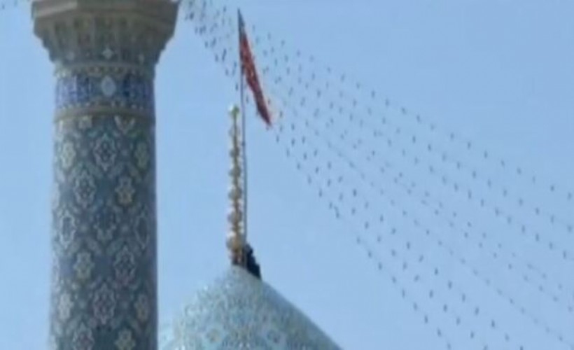 İran kırmızı intikam bayrağını astı