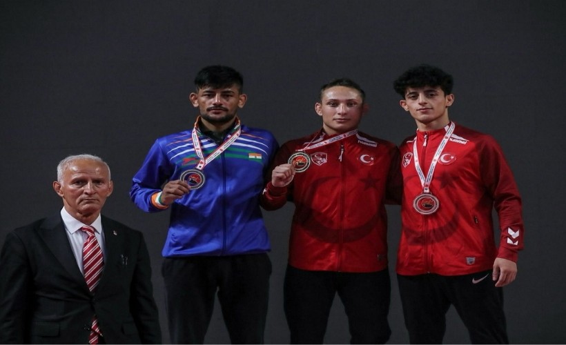 İzmir Büyükşehir Belediyesi güreşte de zirvede