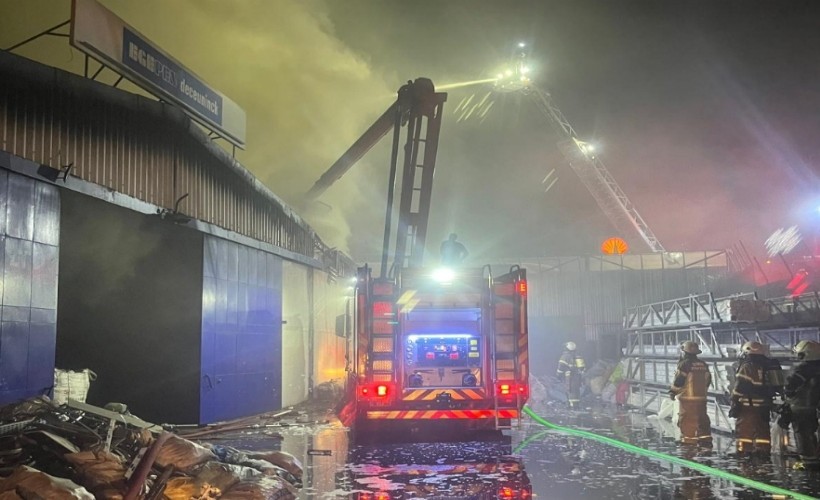 İzmir İtfaiyesi’nin çabalarıyla tüm yangınlar kontrol altına alındı