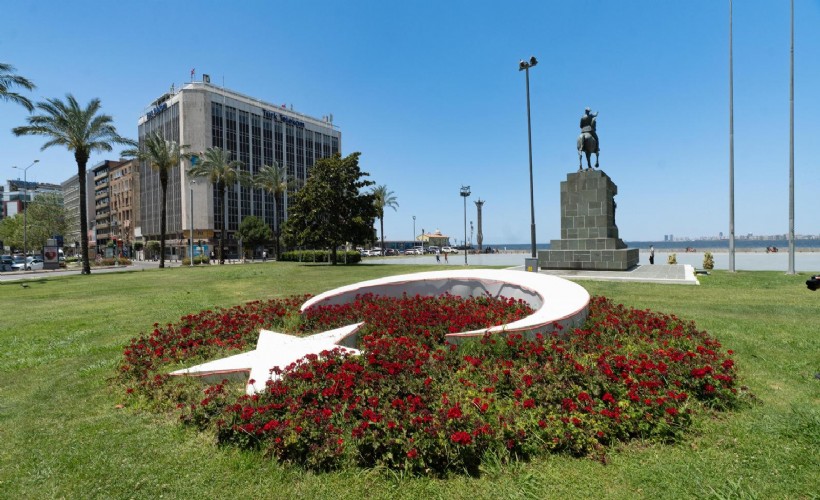 İzmir çiçekler açtı... Büyükşehir'den yaza özel düzenleme