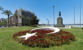 İzmir çiçekler açtı... Büyükşehir'den yaza özel düzenleme
