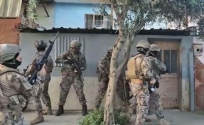 İzmir'de FETÖ operasyonu: 14'ü polis 20 gözaltı