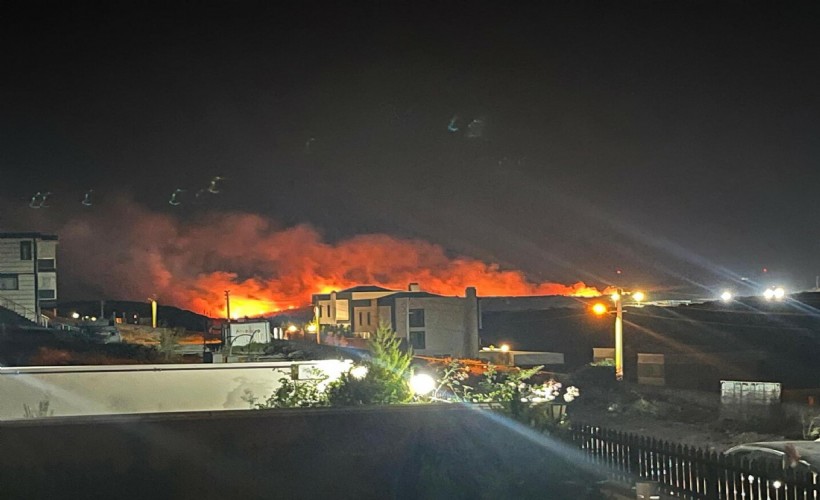 İzmir'de korkutan yangın; 7 saatte kontrol altına alındı