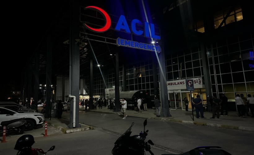 İzmir'de motosiklet ile kamyon çarpıştı; 2 yaralı
