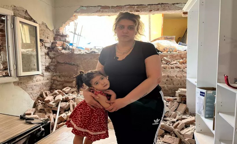 İzmir'de tünel çalışması sırasında bir evin duvarı yıkıldı