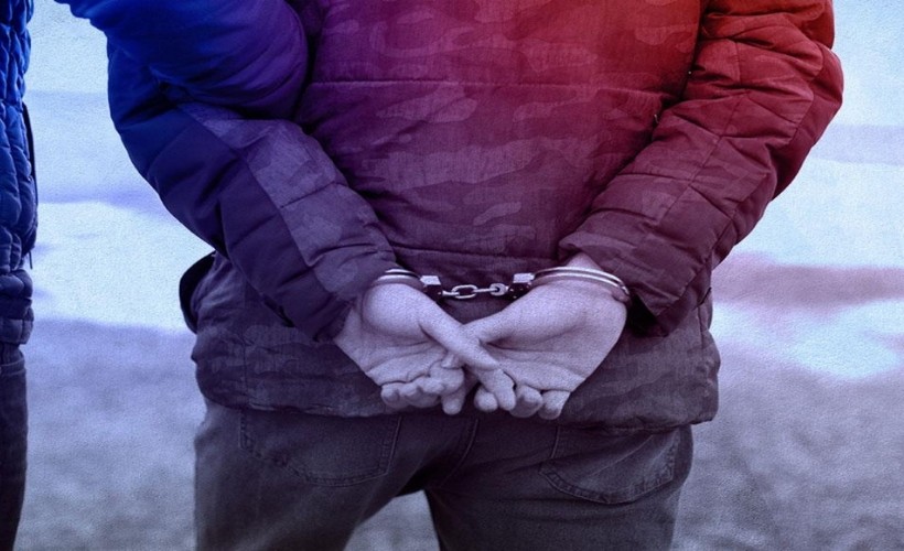 İzmir'de uyuşturucu operasyonuna 2 tutuklama: Binlerce sentetik hap ele geçirildi!