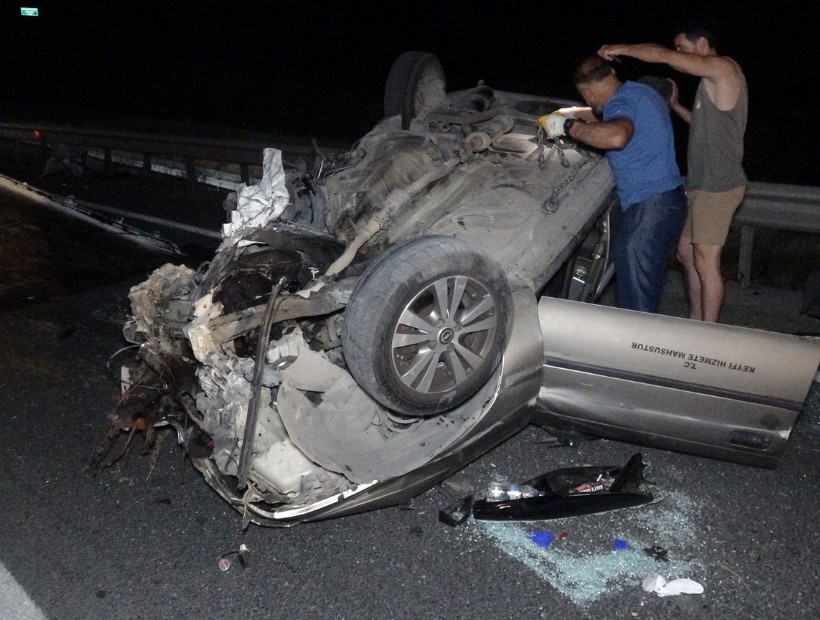 İzmir'i kahreden kaza: Anne ve baba öldü, bebekleri ağır yaralı