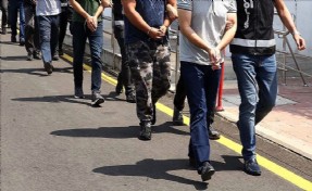 İzmir merkezli FETÖ operasyonunda 42 gözaltı